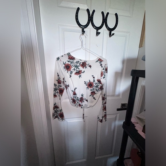 Floral, flowing sleeves shirt - Picture 2 of 6